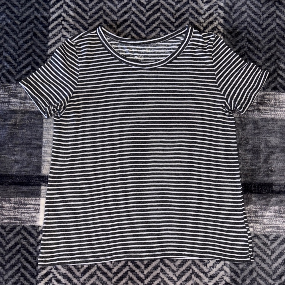 🐢American Eagle Outfitters Black and White Striped Short Sleeve Tee